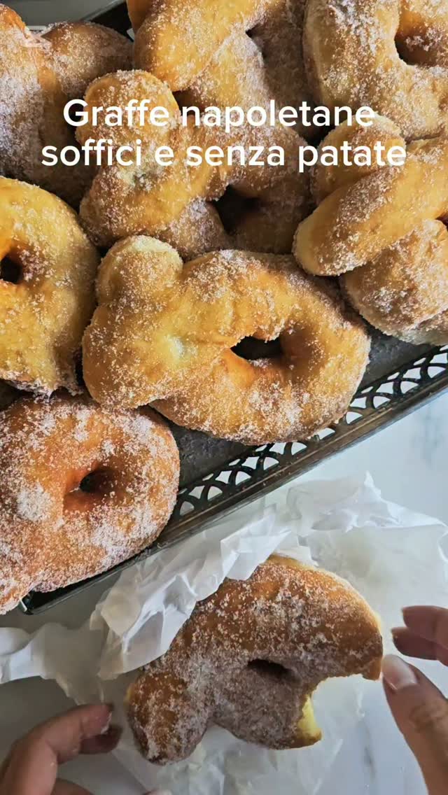 ANCORA CALDO? SÌ… MA A QUESTE GRAFFE NON SI RESISTE! 😍🍩Lo so, le temperature sono ancor....
