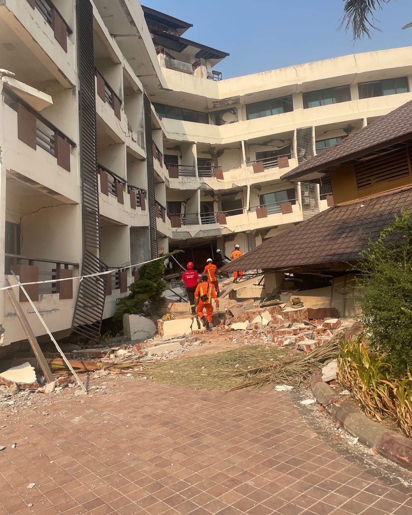 🗓️ 04/04/2025 - 📍Nay Pyi Taw
#urgence #seisme #tremblementdeterre #earthquake #alerte #secouristes #radar #usar #myanmar #birmanie #mandalay#thailande #bangkok
#lespoirdupeuple #arsi #sauverdesvies 🗓️ 04/04/2025 - 📍Nay Pyi Taw
#urgence #seisme #tremblementdeterre #earthquake #alerte #secouristes #radar #usar #myanmar #birmanie #mandalay#thailande #bangkok
#lespoirdupeuple #arsi #sauverdesvies