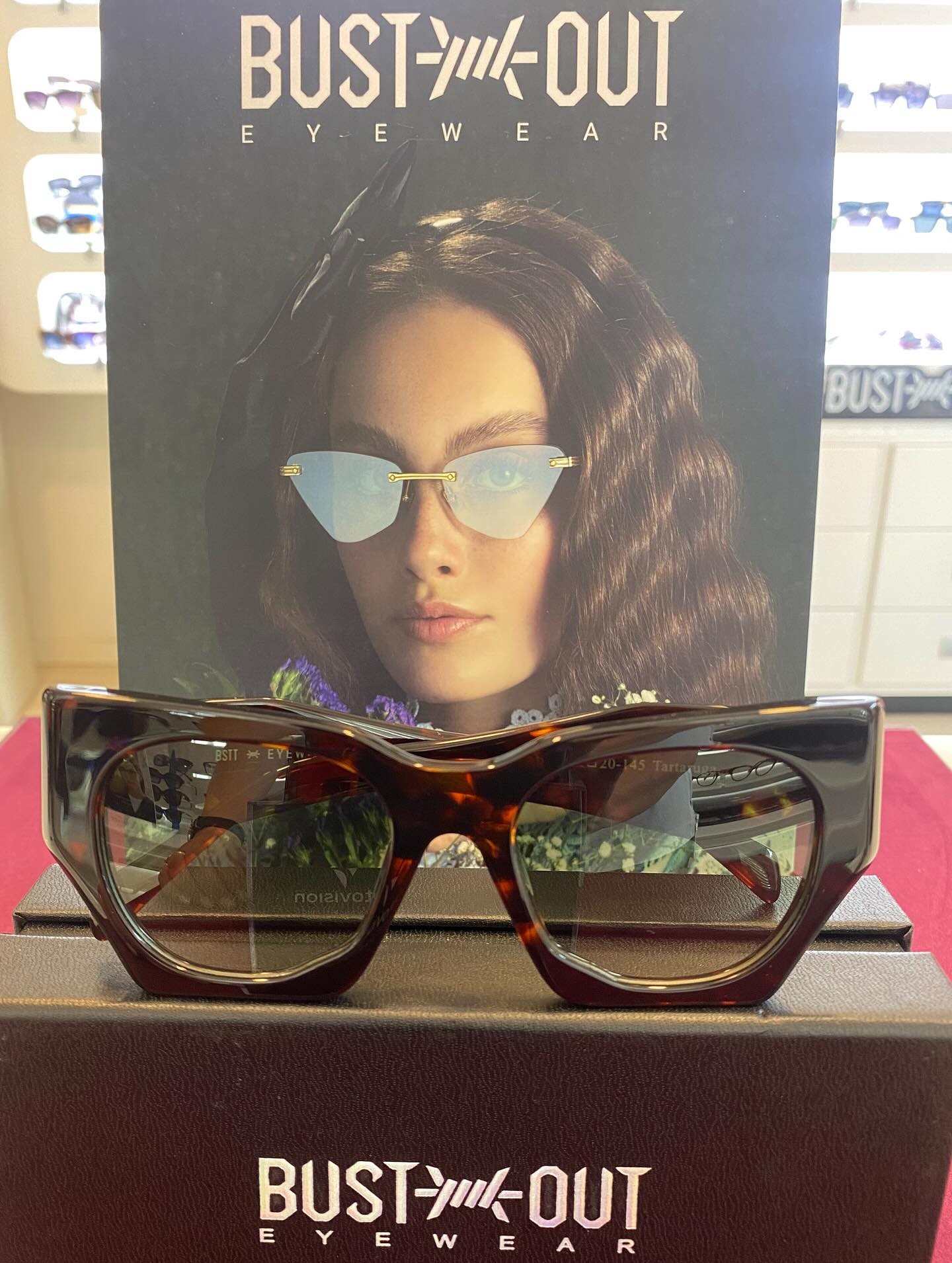 BUST-OUTnew spring summer collection 2025Vieni in store e trova l’occhiale che più esalta il ....