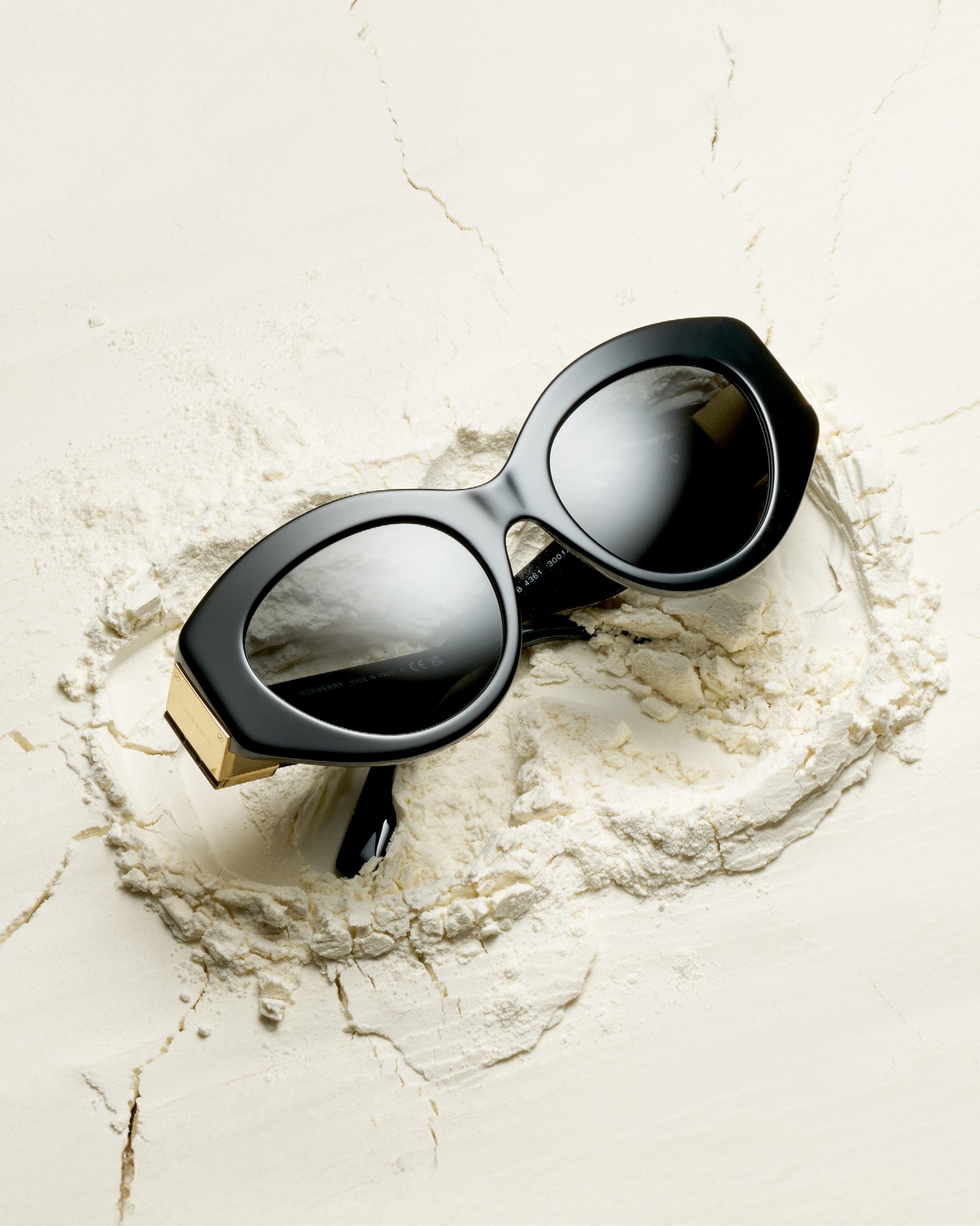 Burberry sunglasses: timeless elegance with an iconic touch of style. OUTLY price 149€ / retail price 240€. Book them online, link in bio!
#outly #eyewear #Burberry #SeeYouInStore