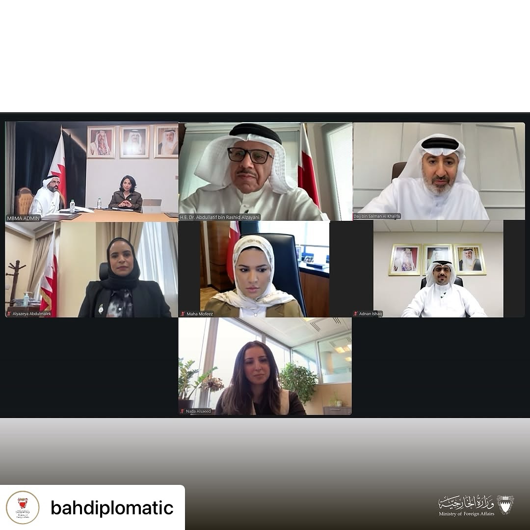 وزير الخارجية يترأس الاجتماع الأول لمجلس أمناء أكاديمية محمد بن مبارك آل خليفة للدراسات الدبلوماسية
ترأس سعادة الدكتور عبداللطيف بن راشد الزياني، وزير الخارجية رئيس مجلس أمناء أكاديمية محمد بن مبارك آل خليفة للدراسات الدبلوماسية، الاجتماع الاول لمجلس الأمناء للعام الأكاديمي 2025 - 2026، بعد إعادة التشكيل، والذي عُقد بحضور أصحاب السعادة أعضاء المجلس.
وفي مستهل الاجتماع، رحّب سعادة الوزير بأعضاء مجلس الأمناء، معربًا عن شكره وتقديره لإسهاماتهم الجليّة ودعمهم المستمر لمسيرة الأكاديمية.
من جانبها، استعرضت الدكتورة الشيخة منيرة بنت خليفة آل خليفة، مدير عام الأكاديمية، أبرز المحطات المهمة والإنجازات التي حققتها الأكاديمية خلال عام 2025، منوهة بأولويات خطة التدريب للعام 2026.
وفي ختام الاجتماع، ثمّن المجلس ما تحقق من إنجازات، مؤكدًا مواصلة دعمه للأكاديمية في تعزيز قدراتها وتطوير برامجها بما يواكب التطلعات ويخدم أهداف الدبلوماسية البحرينية في مختلف المحافل الدولية.