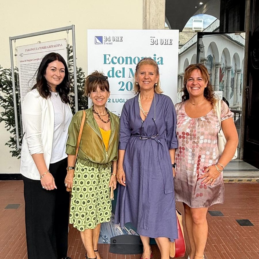 🇮🇹 Anche quest'anno WISTA Italy ha partecipato a Economia del Mare 2026, l'appuntamento che la scorsa settimana ha riunito a Genova istituzioni, imprese e operatori per confrontarsi sulle sfide e le opportunità della Blue Economy.
Le nostre socie hanno portato il contributo di WISTA in due panel di grande attualità:
🔹 Ivana Melillo è intervenuta sul tema "Decarbonizzazione e investimenti in rinnovabili offshore: l'impatto della tassazione ETS sull'industria e sul trasporto marittimo durante la crisi energetica".
🔹 Laura Cimaglia e la nostra Presidente Costanza Musso hanno partecipato al panel "Integrare acqua, gomma e ferro per coniugare efficienza e competitività nel trasporto merci".
Grazie alle nostre socie per aver condiviso competenze, visione ed esperienza, contribuendo al dialogo sui temi strategici per il futuro del settore marittimo.
#wistaitaly #professionistedelmare
🇬🇧 WISTA Italy once again took part in Economia del Mare 2026, held in Genoa last week, bringing together institutions, businesses and industry leaders to discuss the future of the Blue Economy.
Our members contributed to two key panel discussions:
🔹 Ivana Melillo spoke on "Decarbonisation and Offshore Renewable Energy Investments: The Impact of ETS Taxation on Industry and Maritime Transport During the Energy Crisis."
🔹 Laura Cimaglia and our President Costanza Musso joined the panel "Integrating Water, Road and Rail Transport to Enhance Efficiency and Competitiveness in Freight Logistics."
Thank you to our members for sharing their expertise, vision and experience, contributing to the discussion on the strategic challenges shaping the future of the maritime industry.
#wistainternational #womenwhomovetheworld