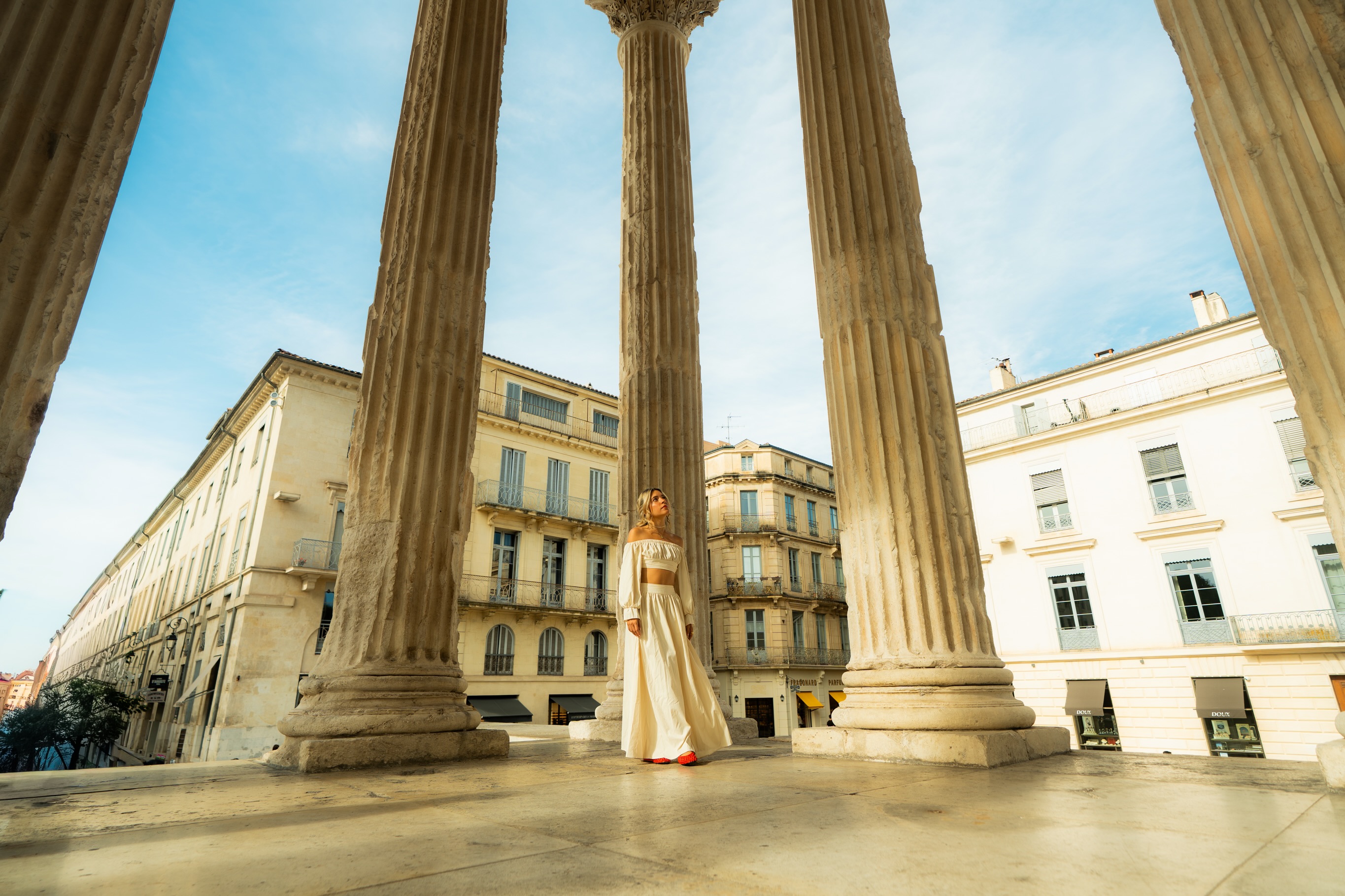 Some of our favourite frames from our latest campaign in Nimes, looking forward to show you all we have created! This city was super inspiring and felt so romantic! It was truly a pleasure to create here 💫
W / @arenesdenimes_officiel
#nimes #nimestourisme #france #cinematic