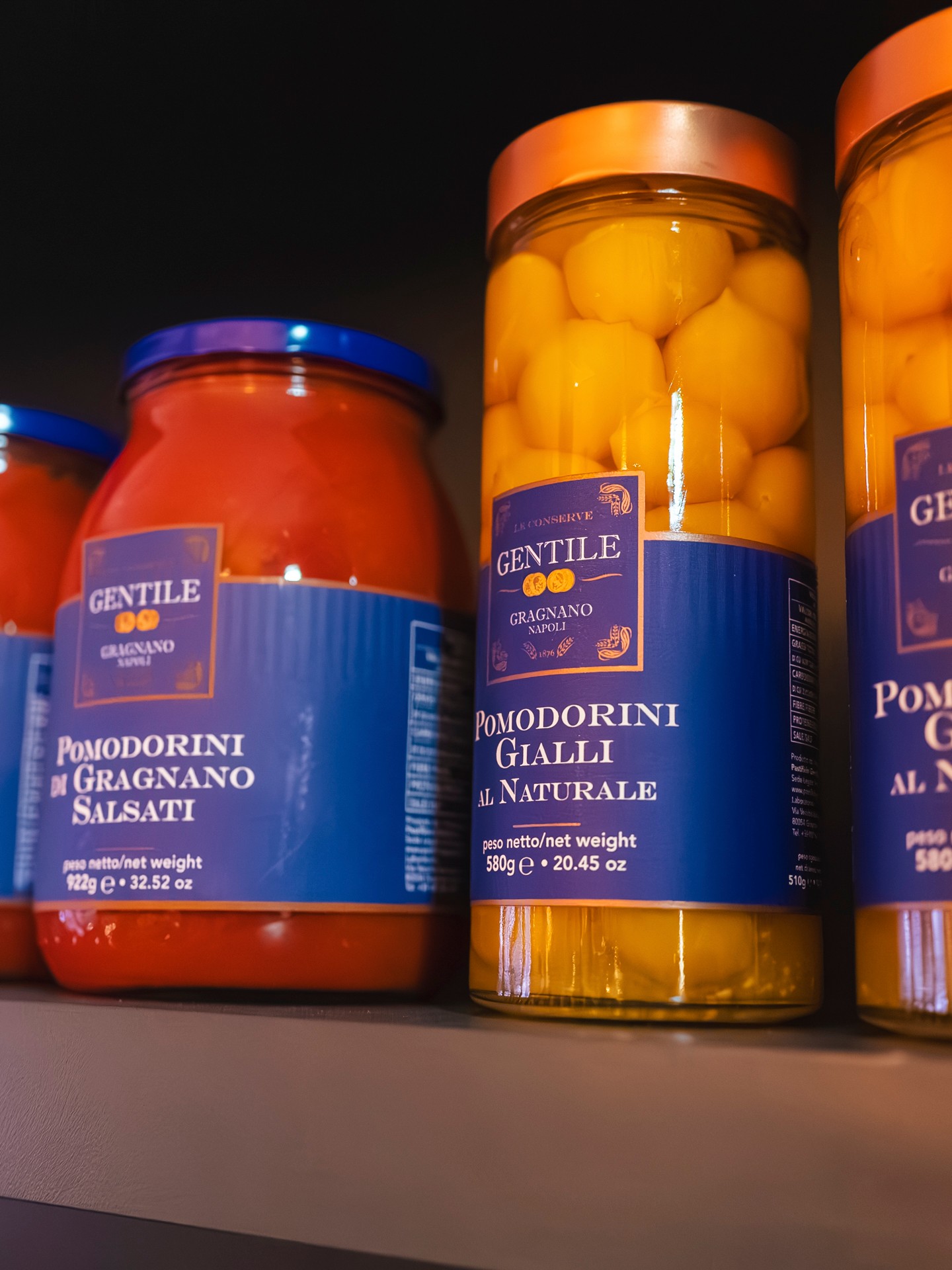 🍅 I Pomodorini di Gragnano salsati e i Pomodorini gialli al naturale Gentile portano in cucina caratteristiche diverse: intensità e avvolgenza da una parte, delicatezza e dolcezza dall’altra.
Due conserve da scegliere, abbinare e interpretare secondo il piatto e la creatività dello chef.
Gentile, selezionato da Maistà.
📩 Ordini e informazioni: orders@maistafood.ch
#MaistaFood #Gentile #Pomodorini #MadeInItaly #FoodServiceSwitzerland