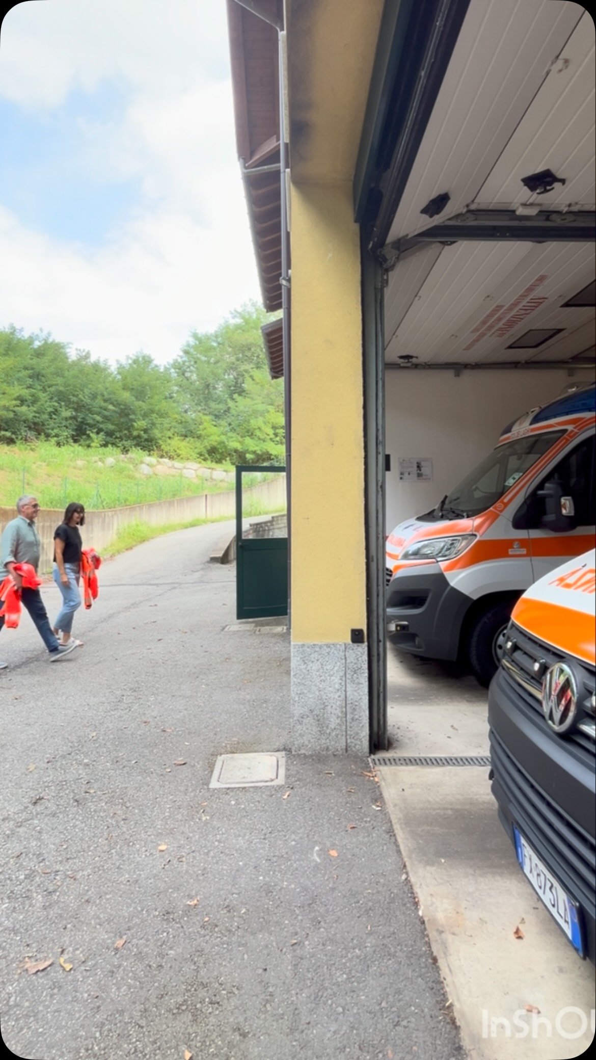 🚑📖 Ogni anno SOS dei Laghi organizza diversi corsi rivolti al pubblico, per citarne alcuni: disostruzione pediatrica, abilitazione all’uso del defibrillatore, trasporti sanitari semplici, emergenza-urgenza 118, centralinisti…
Ciò che si acquisisce non è “la divisa” o un motivo di vanto, bensì delle capacità che possono fare realmente la differenza sia per gli altri sia per noi stessi (e mentre impari ti diverti anche).
Per fortuna l’interesse è gratuito, per cui seguici per rimanere aggiornato sulle opportunità che offriamo e darti la possibilità di arricchire il tuo bagaglio.
Ti aspettiamo! #volontariato #sosdeilaghi #corsi